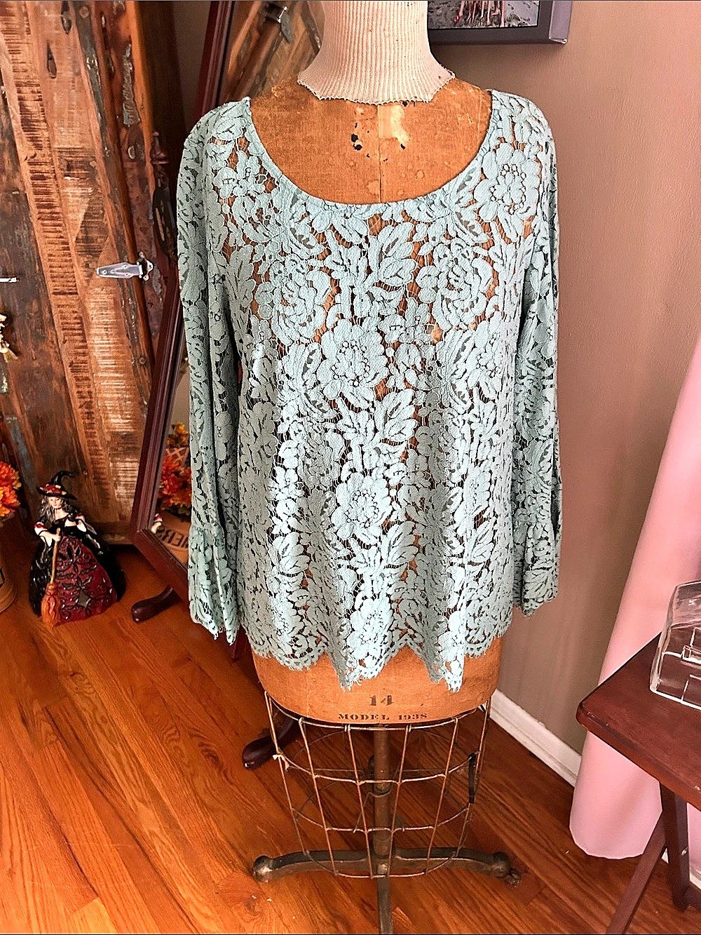 Solitaire Floral Lace Long Sleeve Blouse in Teal Blue | Women’s Size Large